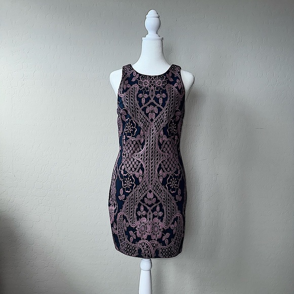 Do & Be Print Body-con Sheath Dress - Picture 3 of 9